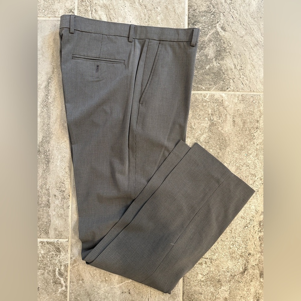 Calvin Klein Dress Pants
33x34 
EUC